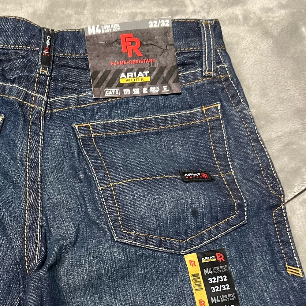 Ariat M4 Means 32”x32” Flame Resistant